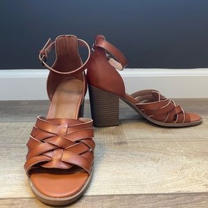 Universal Thread open toed sandal high heel